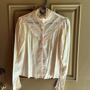 Vintage 70s ivory lace high collar satiny feel ladies top size 9.